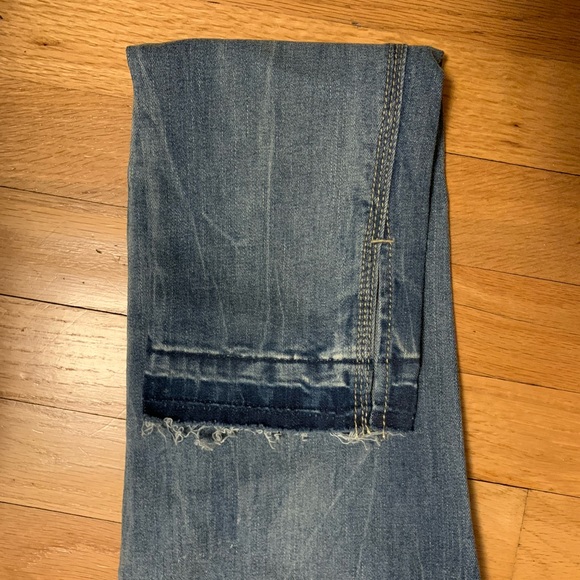 🌟NWT Seven7 Distressed Jeans Medium Blue Ripped Hem Size 12 - Picture 3 of 3